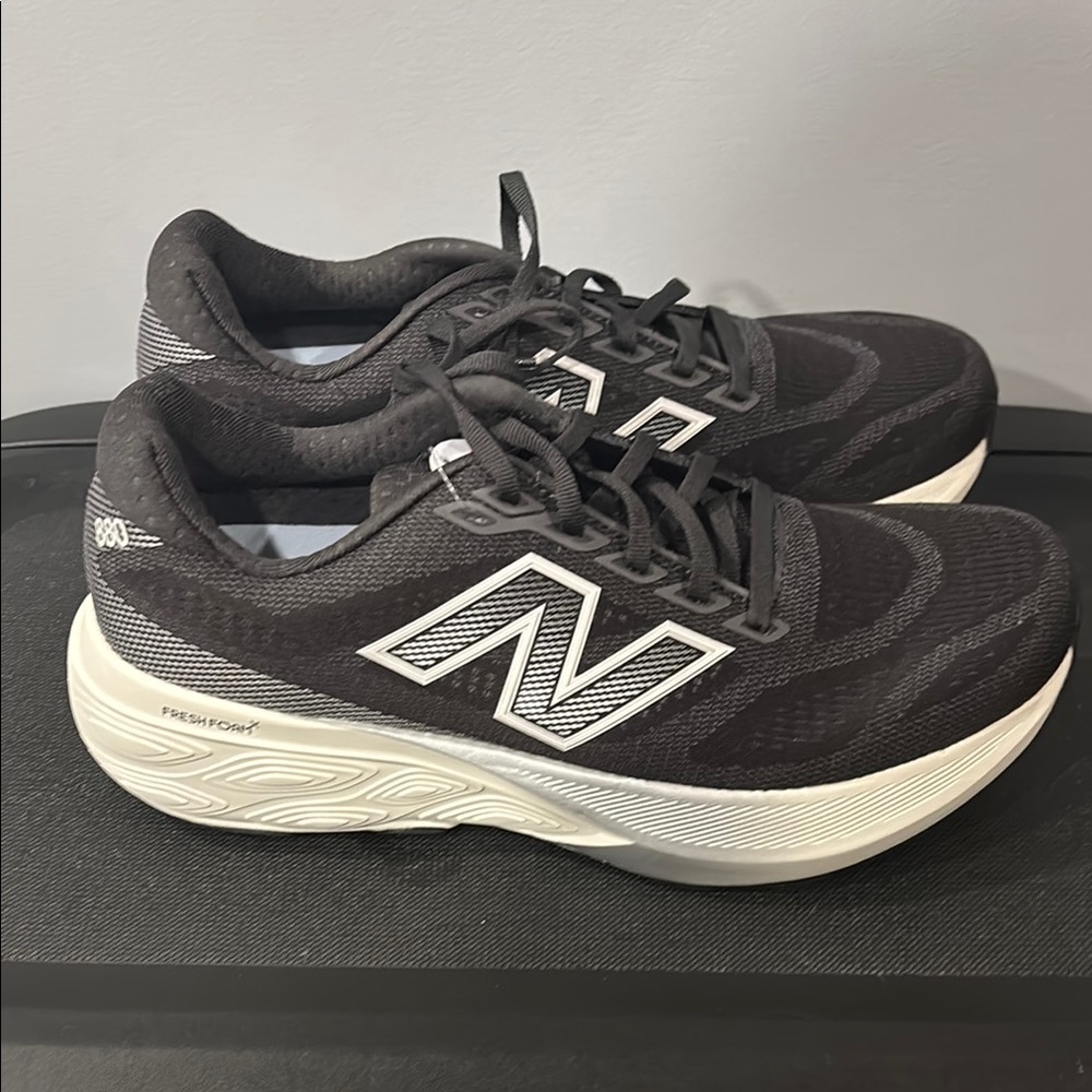 Women’s New Balance 880